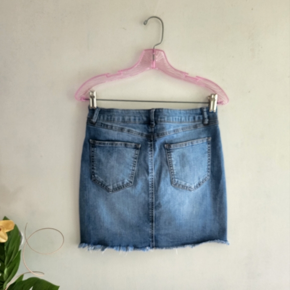 Rewash Brand Size 5 Distressed Denim Blue Jeans  Mini Skirt - Picture 2 of 9